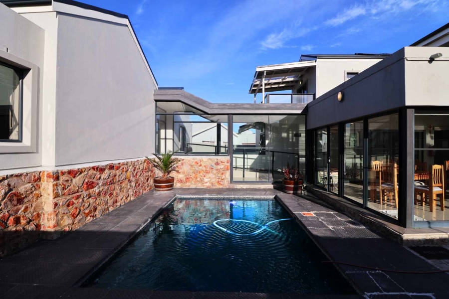 7 Bedroom Property for Sale in Sandbaai Western Cape